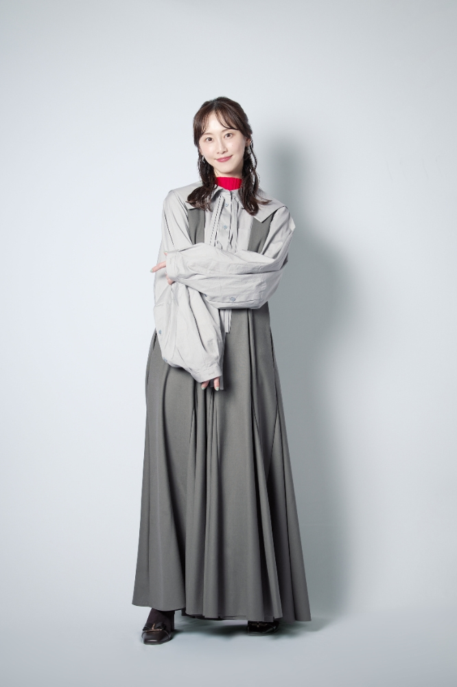 松井玲奈さんの全身ショット