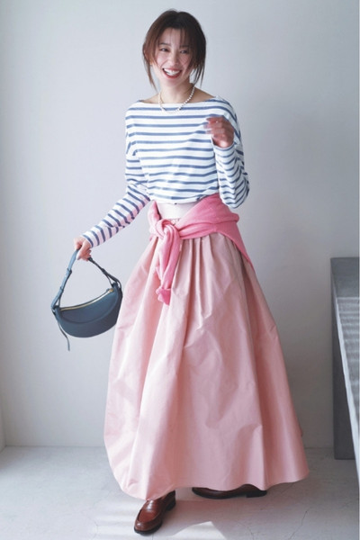 【3/22のコーデ】フェミニンなスカートは、つくり込まずに着るのがポイント♡