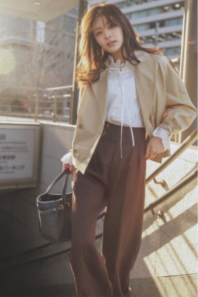 【3/24のコーデ】ベーシックなトレンチも、ショート丈なら春らしいリズミカルな装いに！