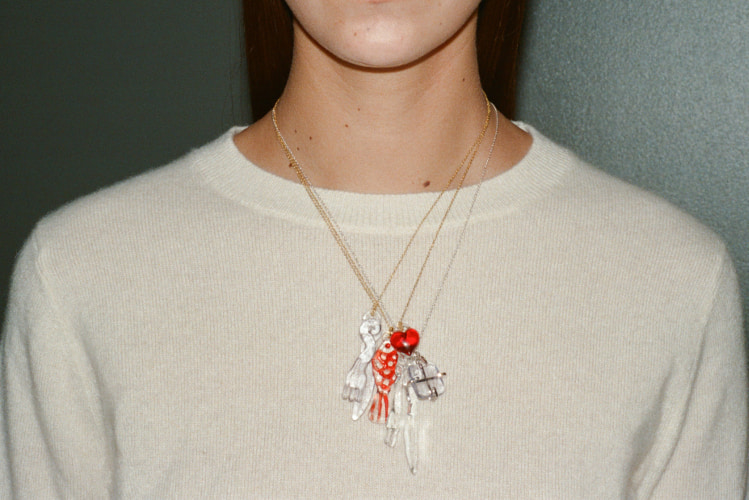 チャームネックレス