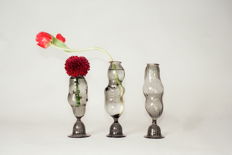 黒の透明のフラワーベース