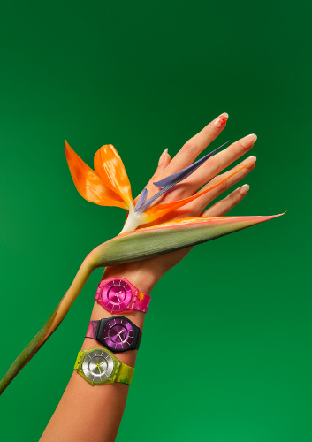 「PAINTED PARADISEコレクション」3色を着けた状態