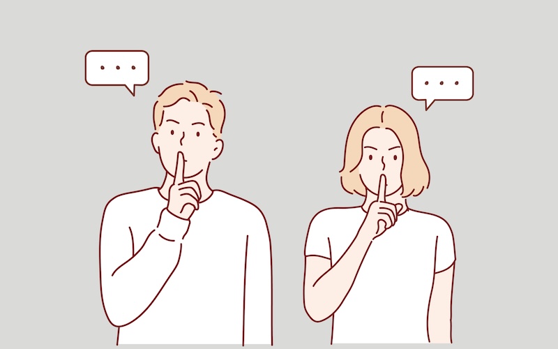 口元に人差し指