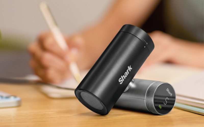 卓上に置いている小型ファンの写真