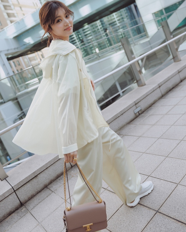 シャカシャカ素材ブルゾンコーデ