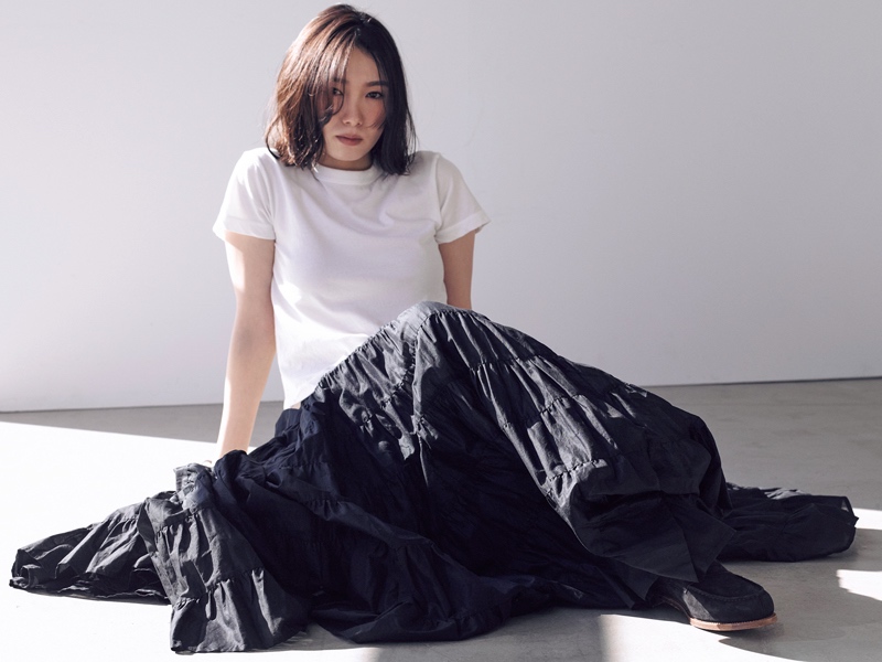 白T×黒マキシスカート