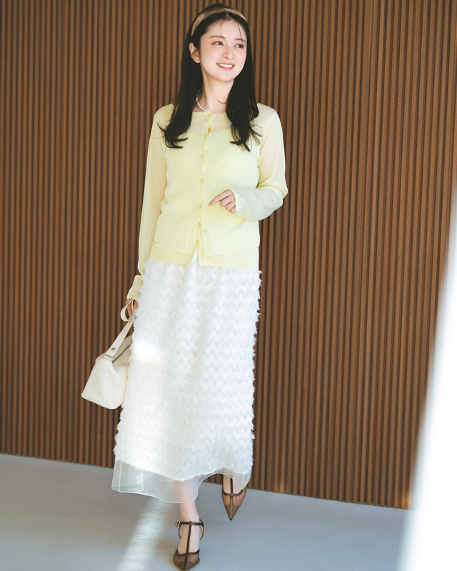 イエローアンサンブルニット×エアリースカート
