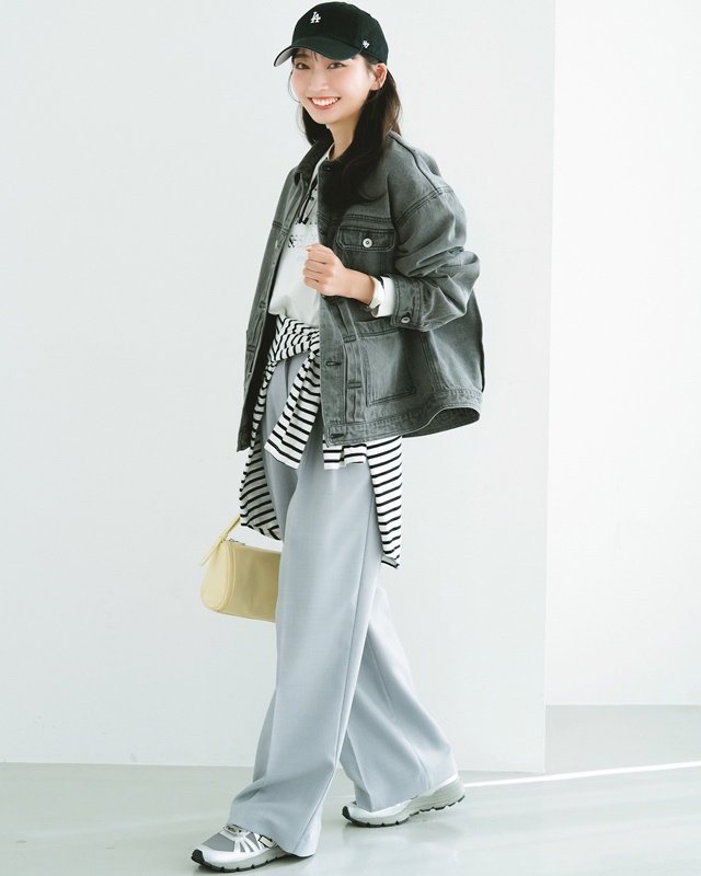 デニムジャケット×ロゴカットソー×パンツ