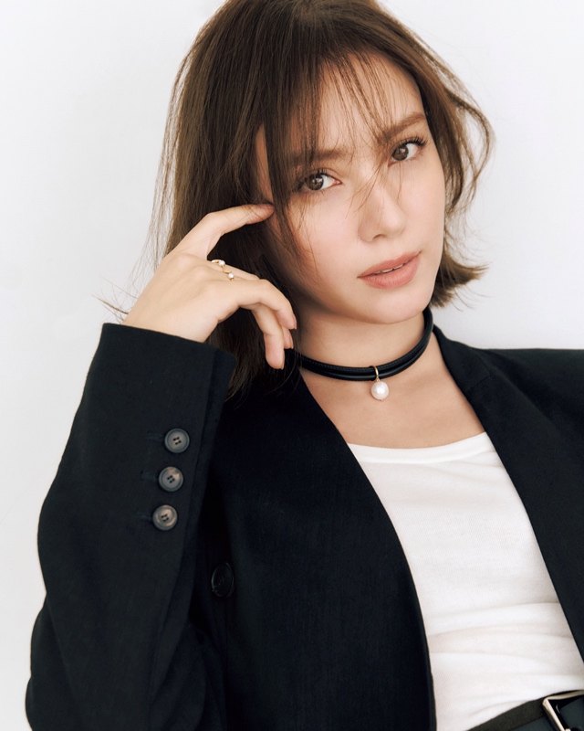 ノーカラージャケット×白タンク