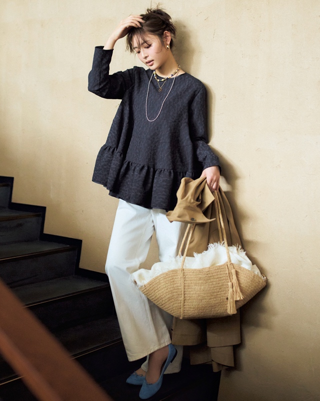 フォルムブラウスコーデ