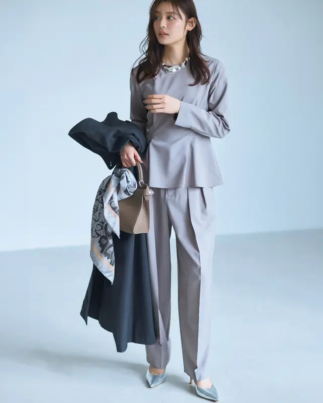 フォルムブラウスコーデ