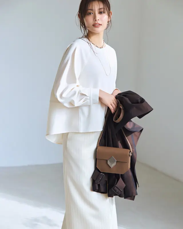 フォルムブラウスコーデ