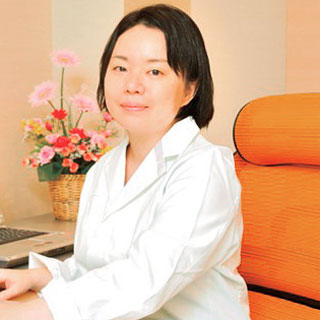 青山すみれクリニック院長/精神科専門医・医学博士 坂本里江子先生