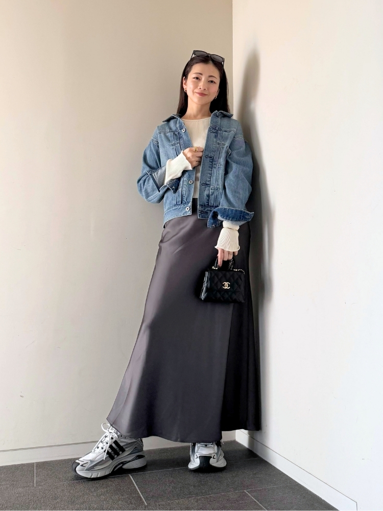 Gジャン×スカートコーデの写真