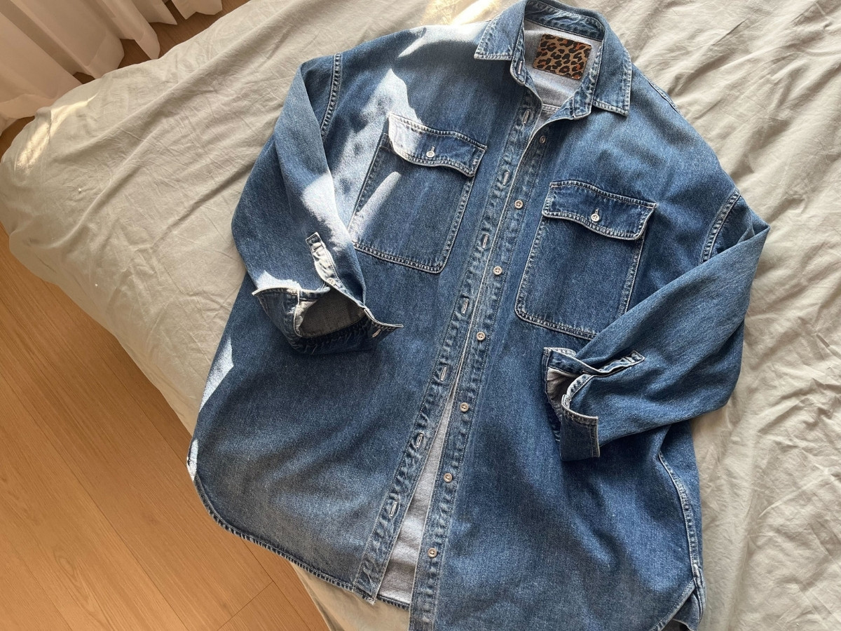 デニムシャツの写真