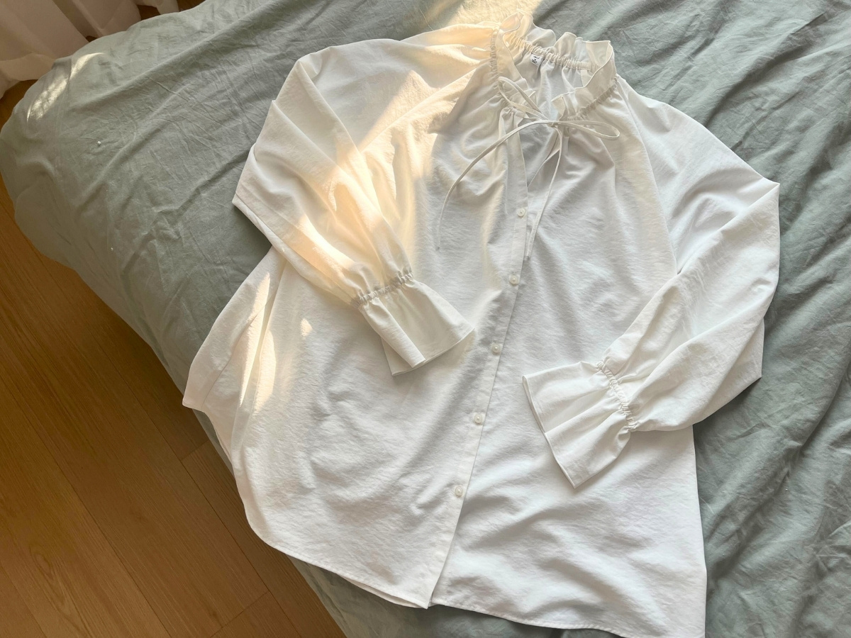 白ブラウスの写真