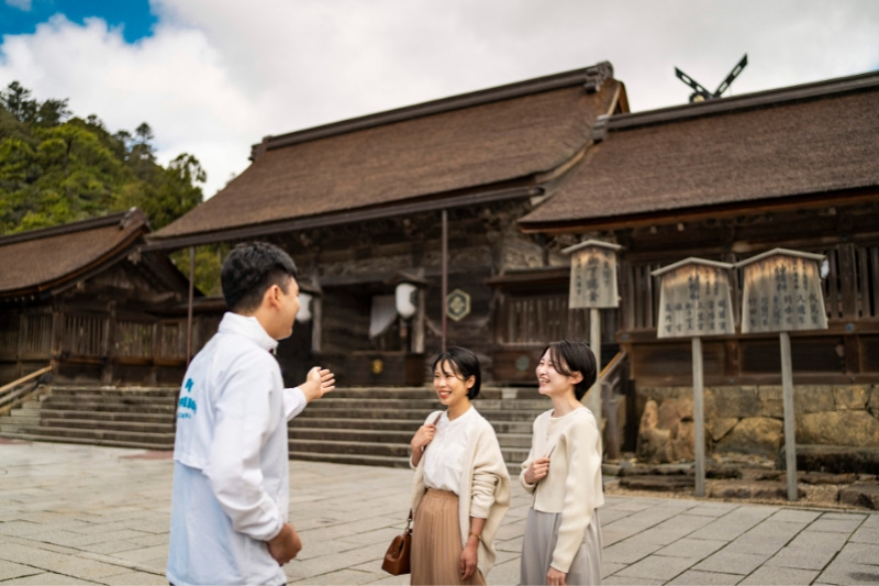 出雲大社を観光案内している写真