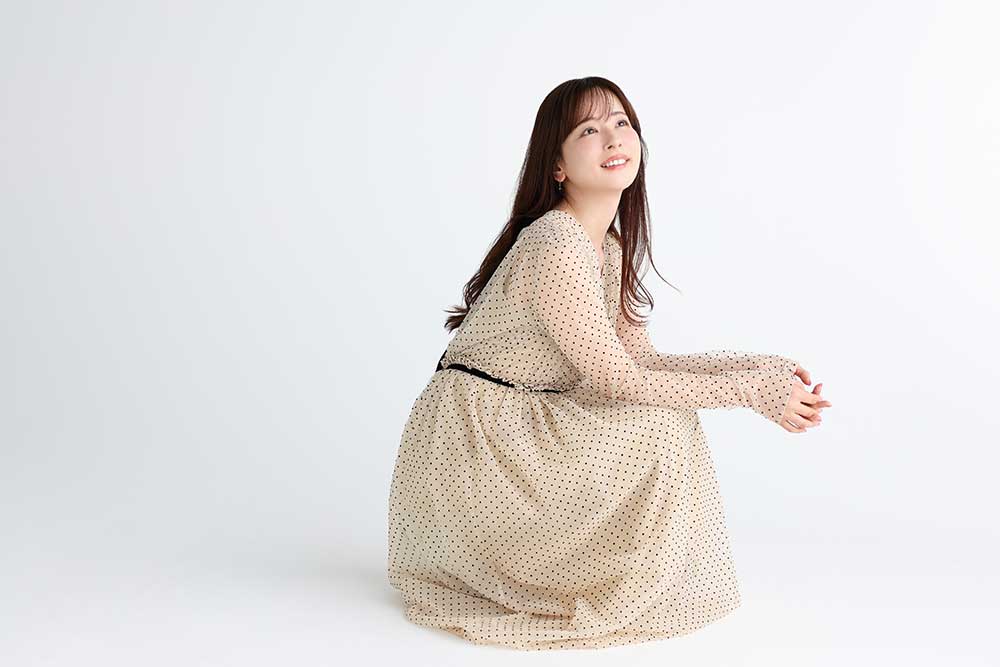 皆藤愛子さん　しゃがみ