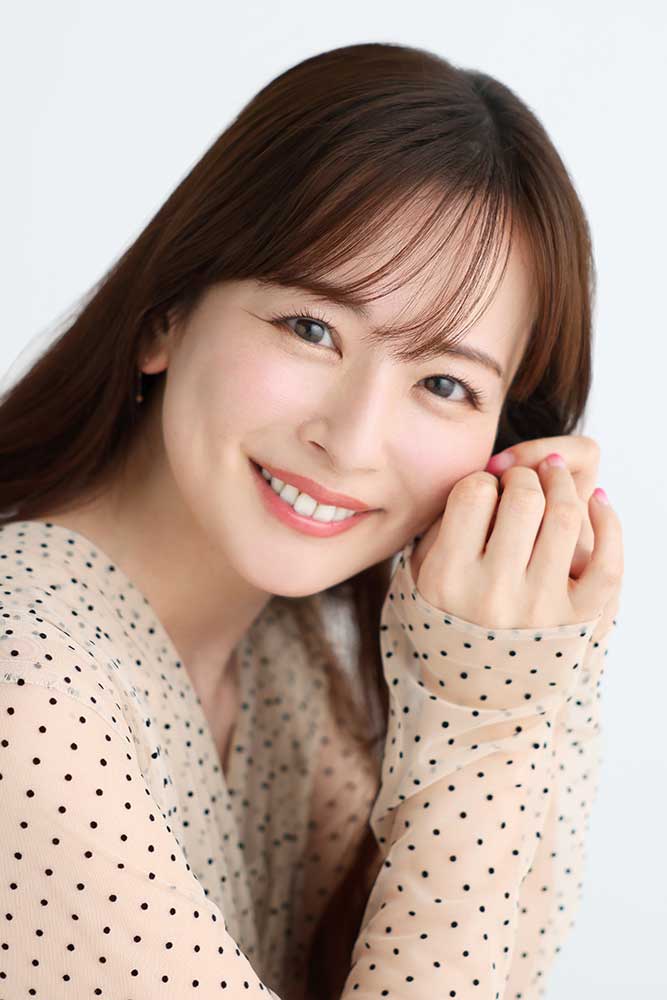 皆藤愛子さん バストアップ