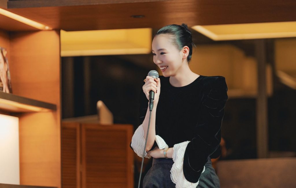 まりえちゃんが立っている様子