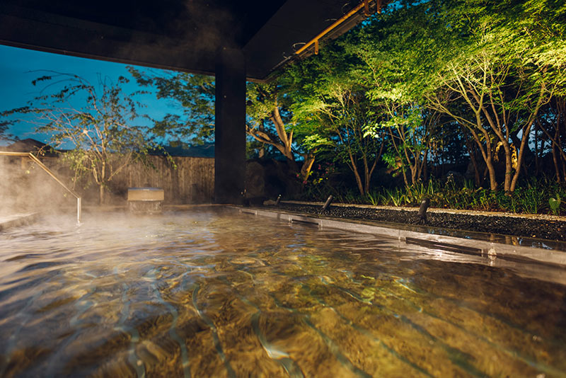 界 遠州 露天風呂夜景