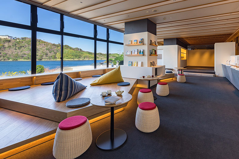 小上がりのラウンジ空間