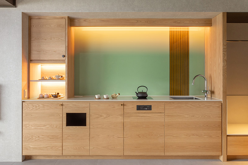 客室に設置された茶所リビングカウンター