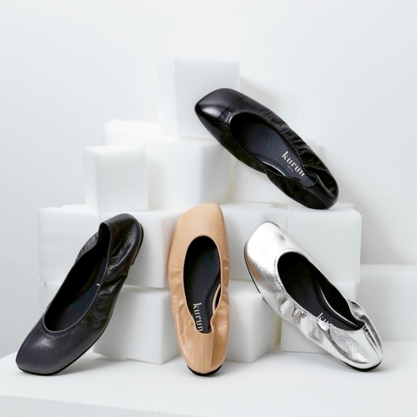 4足のバレエシューズの写真