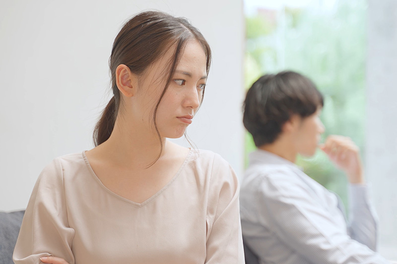 喧嘩をするカップル