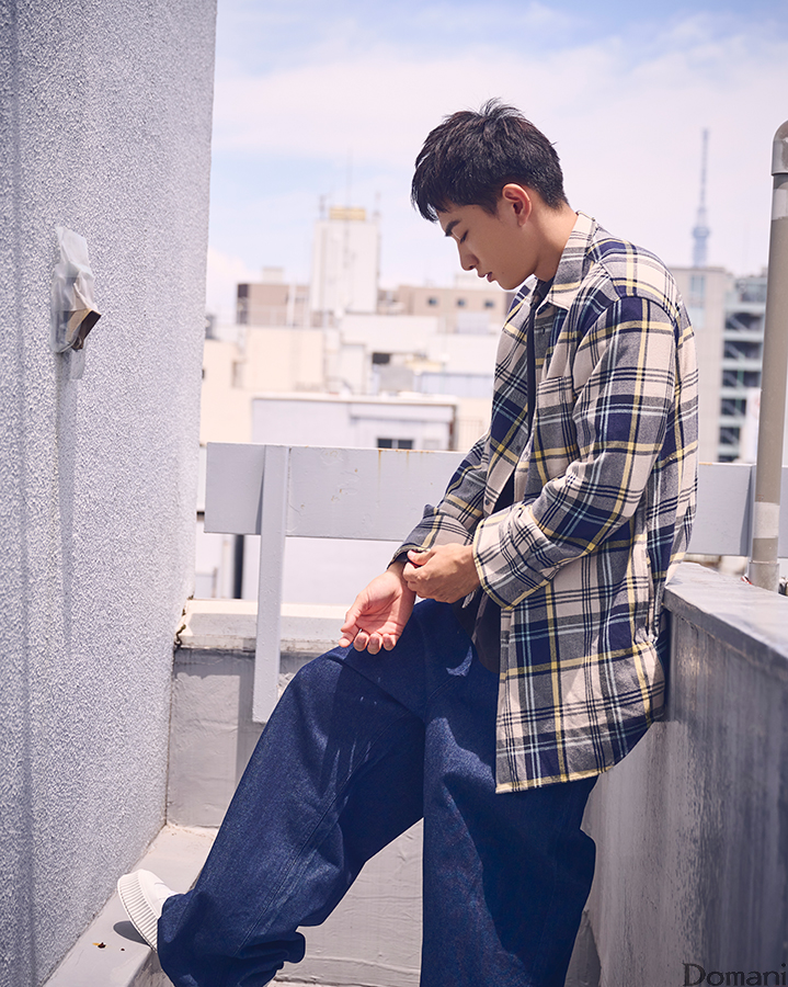 町田啓太さん横向き