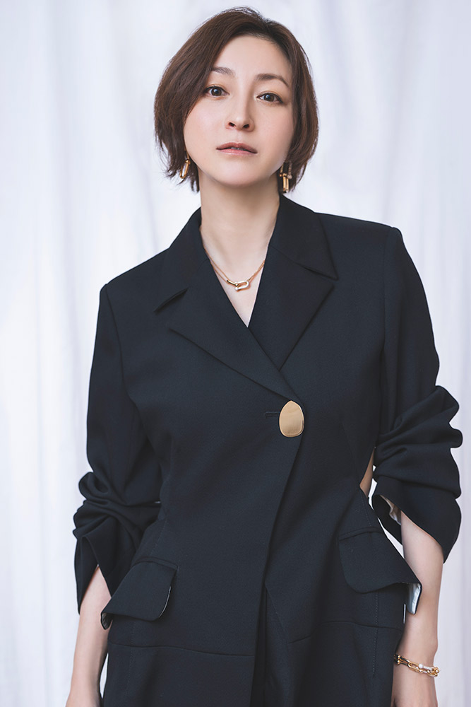 ジャケットを着た広末涼子さん