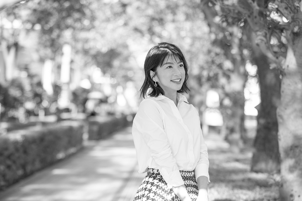 生野陽子の立ち姿