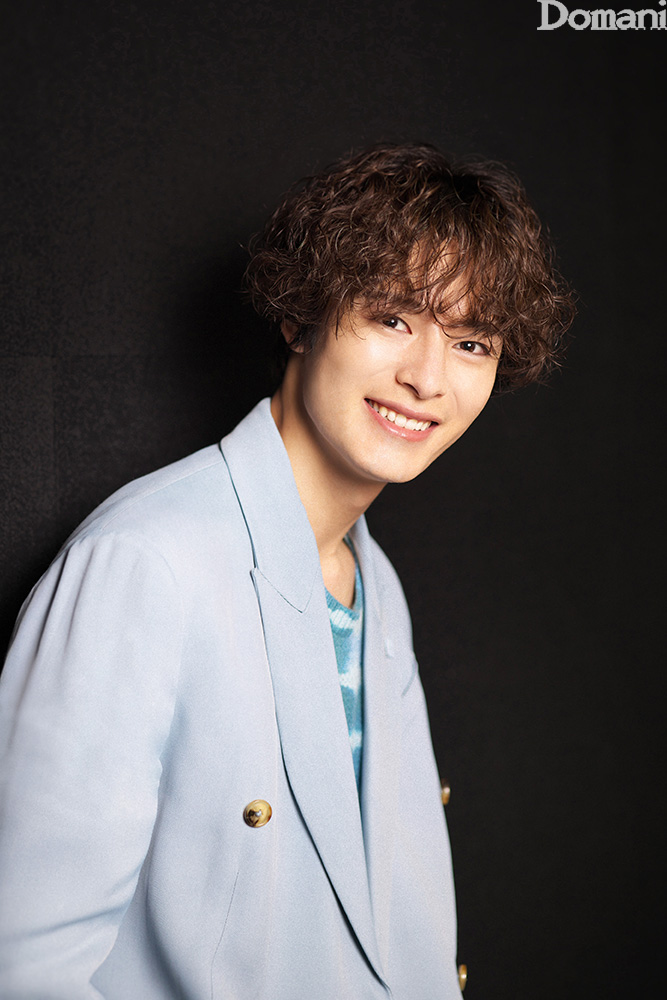 笑顔の塩野瑛久さん