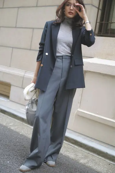 【4/3のコーデ】ネイビージャケット×グレーワントーンでトラッドに！