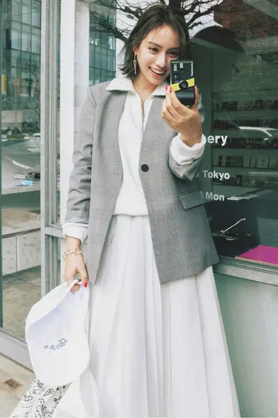 【4/4のコーデ】いつものジャケットコーデに休日ムードをプラス♪