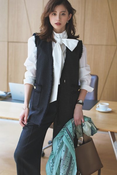 【4/6のコーデ】ツイードジレのセットアップで、パッと目を引く華やぎスタイルが完成！