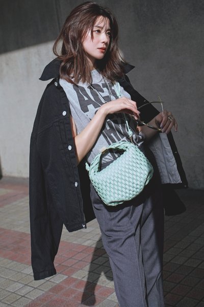 【4/19のコーデ】パステルカラーを投入すれば、カジュアルコーデがグッと華やぐ！