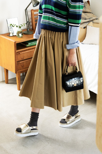 ワイドベルトパファーサンダル着用画像