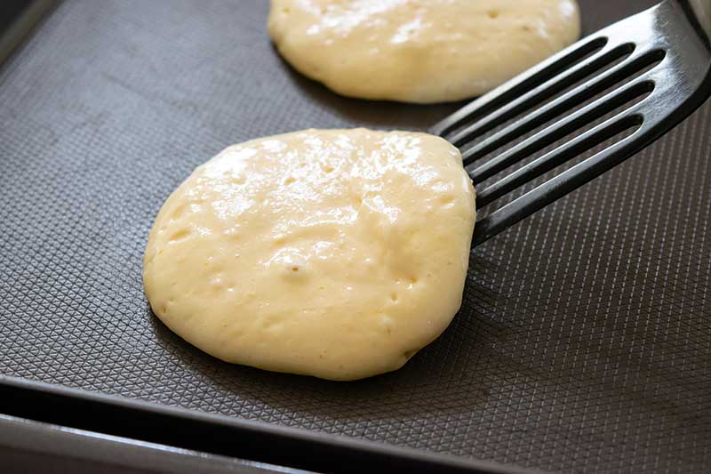 ホットケーキを焼いている様子