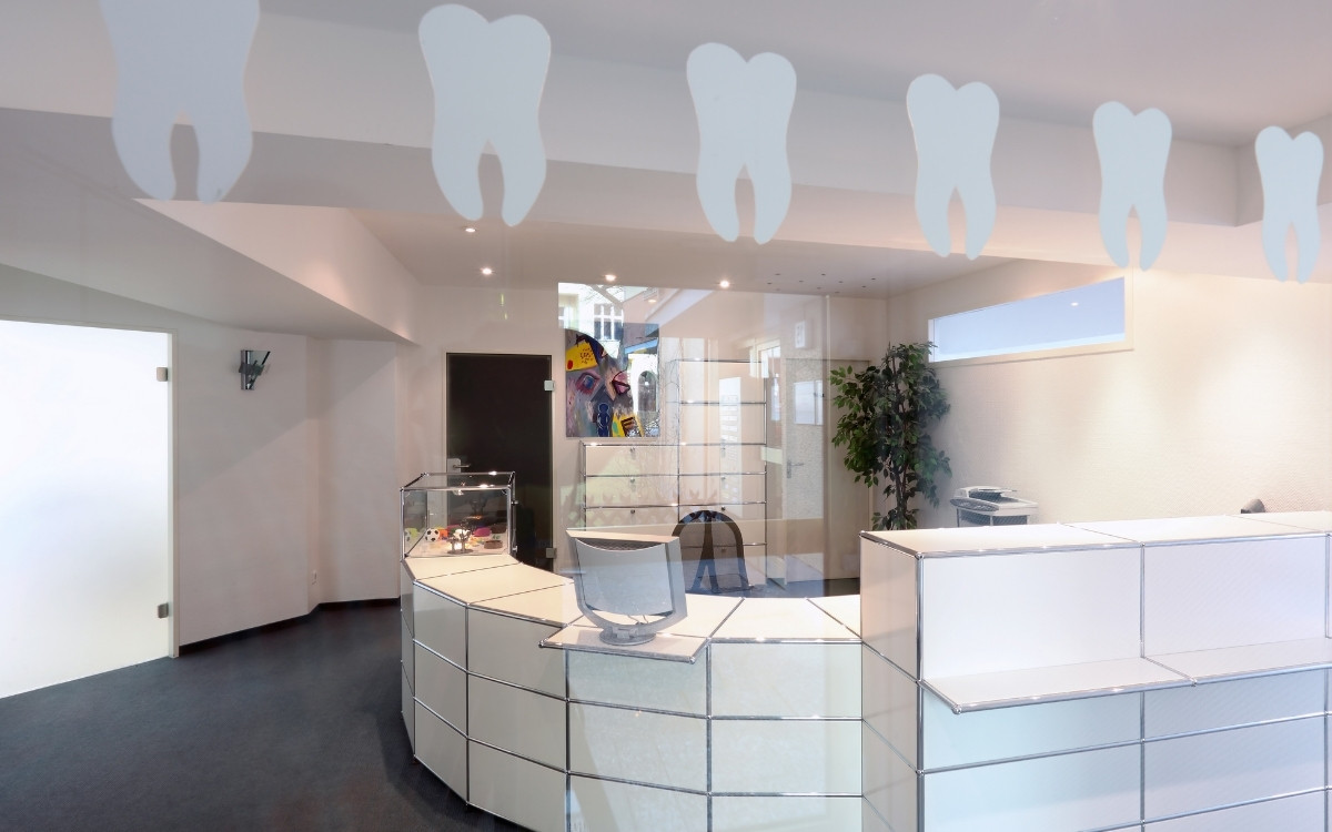 歯医者の受付の写真