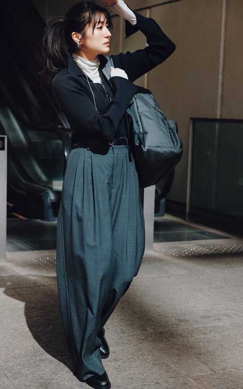 タックパンツコーデ