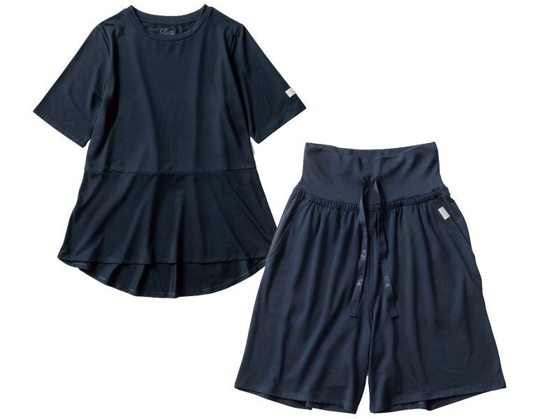 ReFa VITALWEAR Refa VITALTECH ストレッチスムース ショートスリーブプルオーバー ネイビー ￥11,000・同 ショートパンツ ネイビー ￥15,400