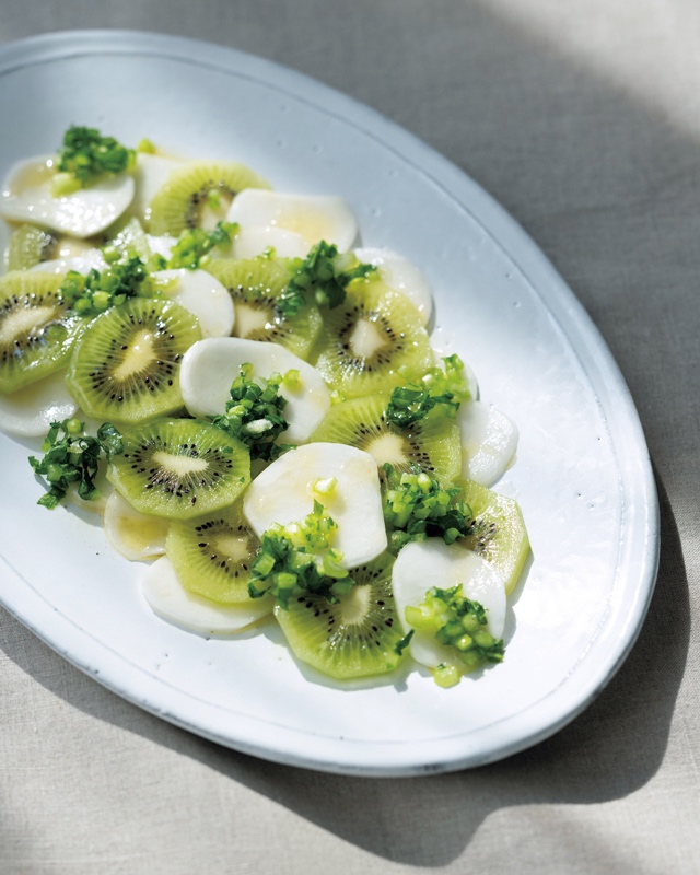 春かぶとキウイフルーツのサラダ