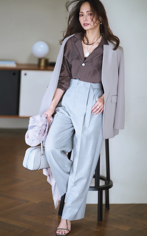 ツヤ素材シャツコーデ