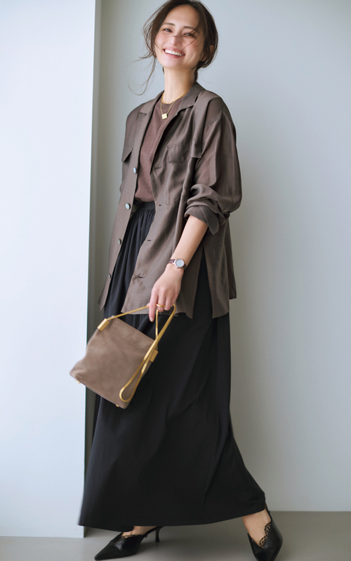 ツヤ素材シャツコーデ