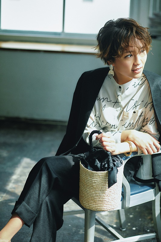 4大ワー/ママも”黒”が主役の”たった5枚”で5月6月着回し計画