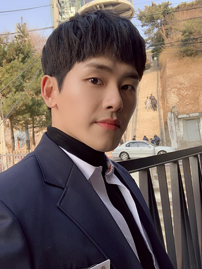 HOYA