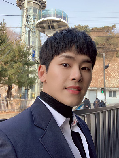 HOYA