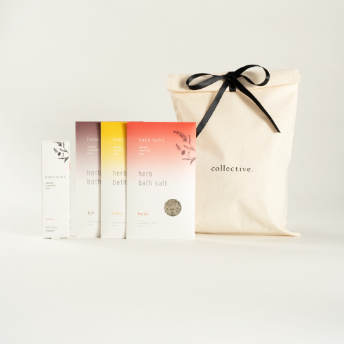 ハンドクリームの箱、3つのバスソルトと白いギフト包装