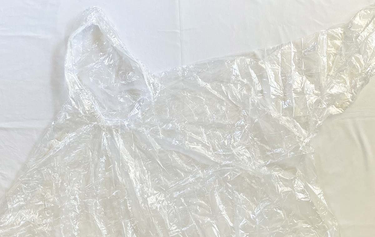 ダイソーの「コンパクト レインコート」